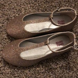 Gold sparkle girls shoes Harper Canyon. Never worn